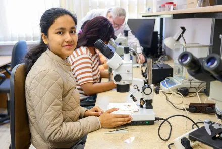 Studentki z Indii z naukową wizytą na Wydziale Biologii i Biotechnologii UWM