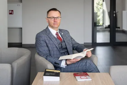 Ile kosztuje błąd polityka? Odpowiedzialność rządzących okiem prawnika z UWM