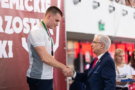 Student UWM z medalami Akademickich Mistrzostw Polski w pływaniu 