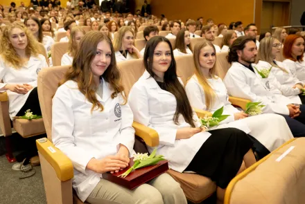Biały fartuch jako znak lekarskiej misji