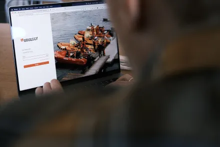 Aplikacja dla żeglarzy, która łączy naukę z troską o region